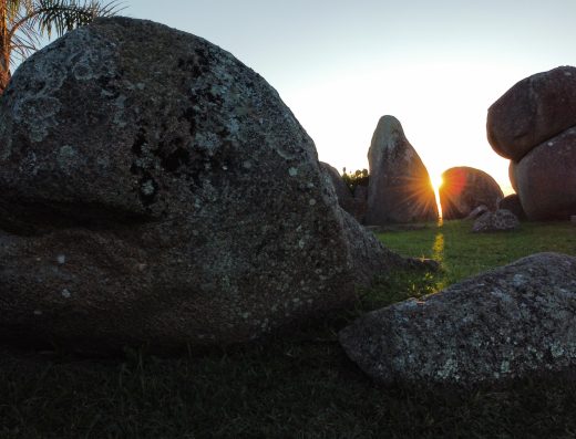 Amanhecer na trilha Dólmen da Oração