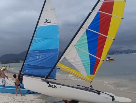Aula de barco a vela e catamarã em Florianópolis, Hobie Cat- Até 3 Pessoas